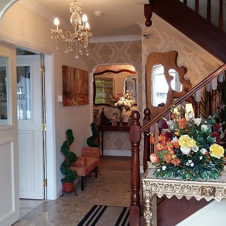 Abacus Guesthouse Голуей Екстериор снимка