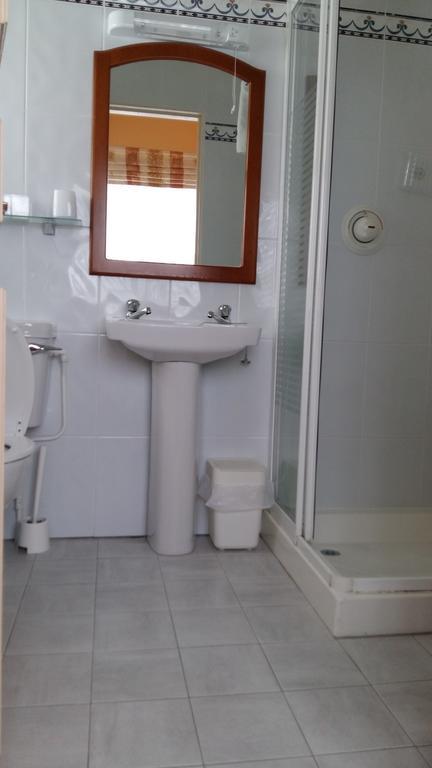 Abacus Guesthouse Голуей Екстериор снимка