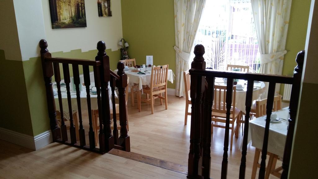 Abacus Guesthouse Голуей Екстериор снимка