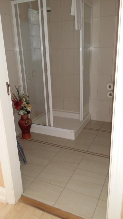 Abacus Guesthouse Голуей Екстериор снимка